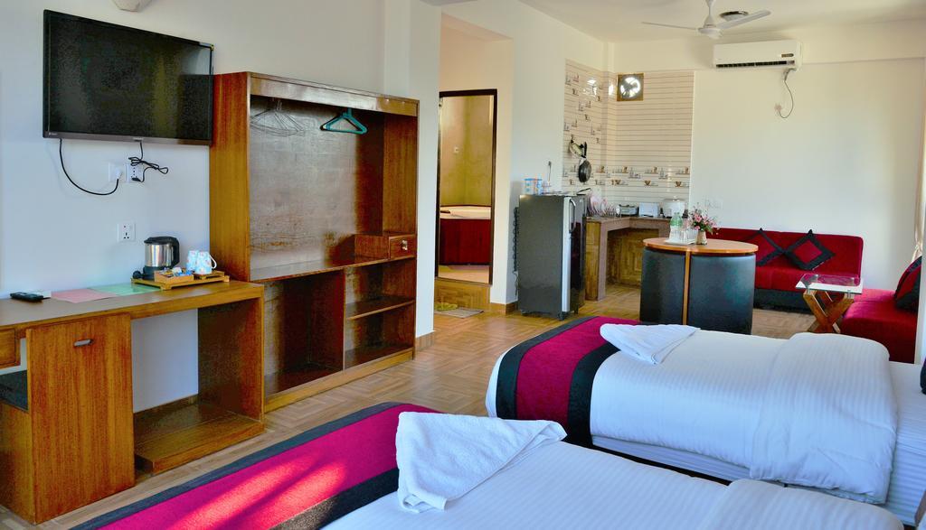 Hotel City Inn - Mountain View Pokhara Exteriör bild